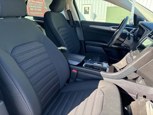 Used 2019 Ford Fusion SE image 24
