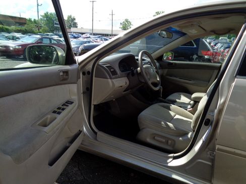 Used 2003 Toyota Camry LE image 14