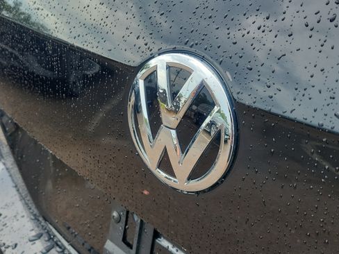 Used 2020 Volkswagen Tiguan SE w/ Panoramic Sunroof Package FWD image 32