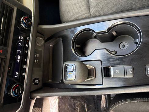 Used 2025 Nissan Rogue SV image 38