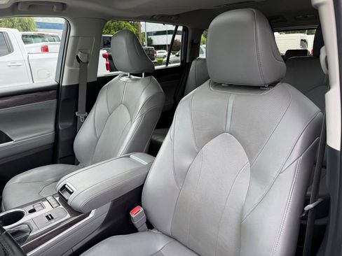 Used 2022 Toyota Highlander Limited AWD/4WD image 14