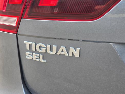 Used 2019 Volkswagen Tiguan SEL FWD image 14