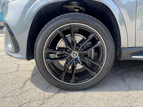 Used 2025 Mercedes-Benz GLS 580 4MATIC image 9