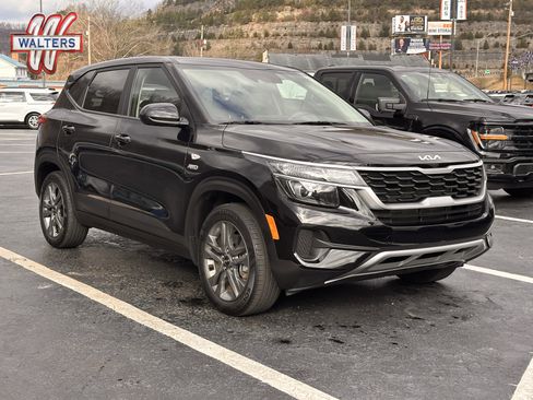 Used 2023 Kia Seltos LX image 1