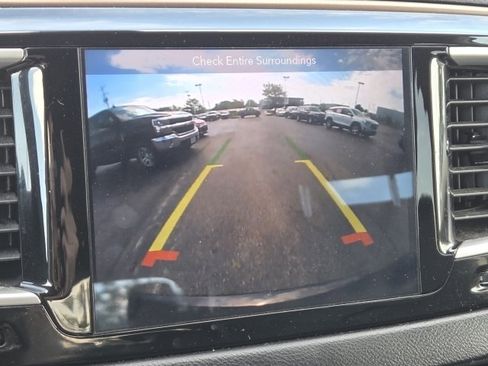 Used 2019 Chrysler Pacifica Touring-L FWD image 8