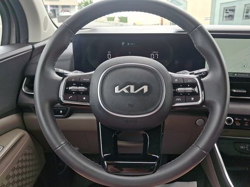 Used 2025 Kia Carnival EX FWD image 22