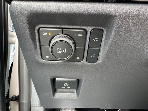 New 2025 Ford Expedition Max Platinum w/ Driver's Package image 13