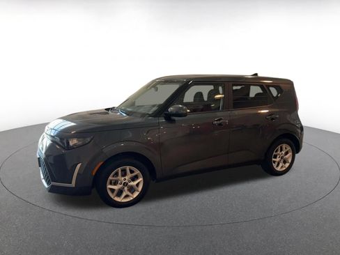 Used 2025 Kia Soul LX w/ LX Technology Package FWD image 6