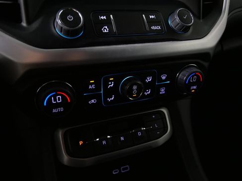 Used 2023 GMC Acadia SLT w/ Technology Package AWD/4WD image 27