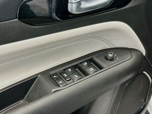 Used 2025 Jeep Compass Limited image 15