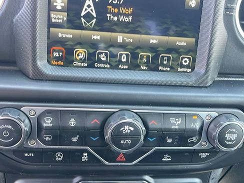 Used 2022 Jeep Gladiator Overland w/ Popular Equipment Package AWD/4WD image 16