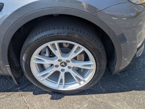 Used 2023 Tesla Model Y Long Range image 11