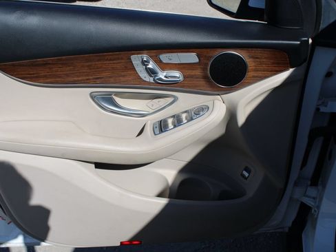 Used 2022 Mercedes-Benz GLC 300 image 32
