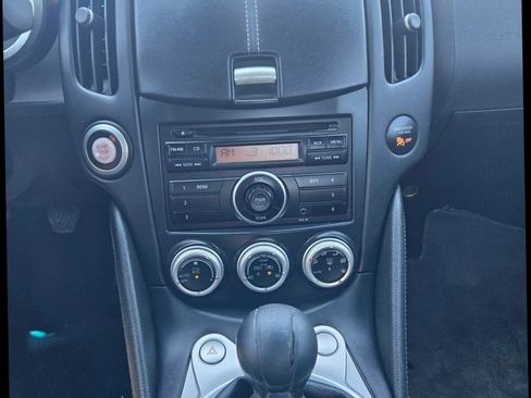 Used 2011 Nissan 370Z Coupe image 16