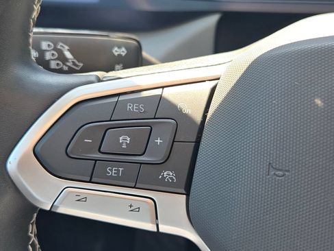 Certified 2024 Volkswagen Taos SE FWD image 25