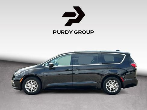 Used 2024 Chrysler Pacifica Touring-L FWD image 5