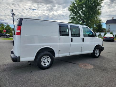Used 2016 Chevrolet Express 2500 image 17