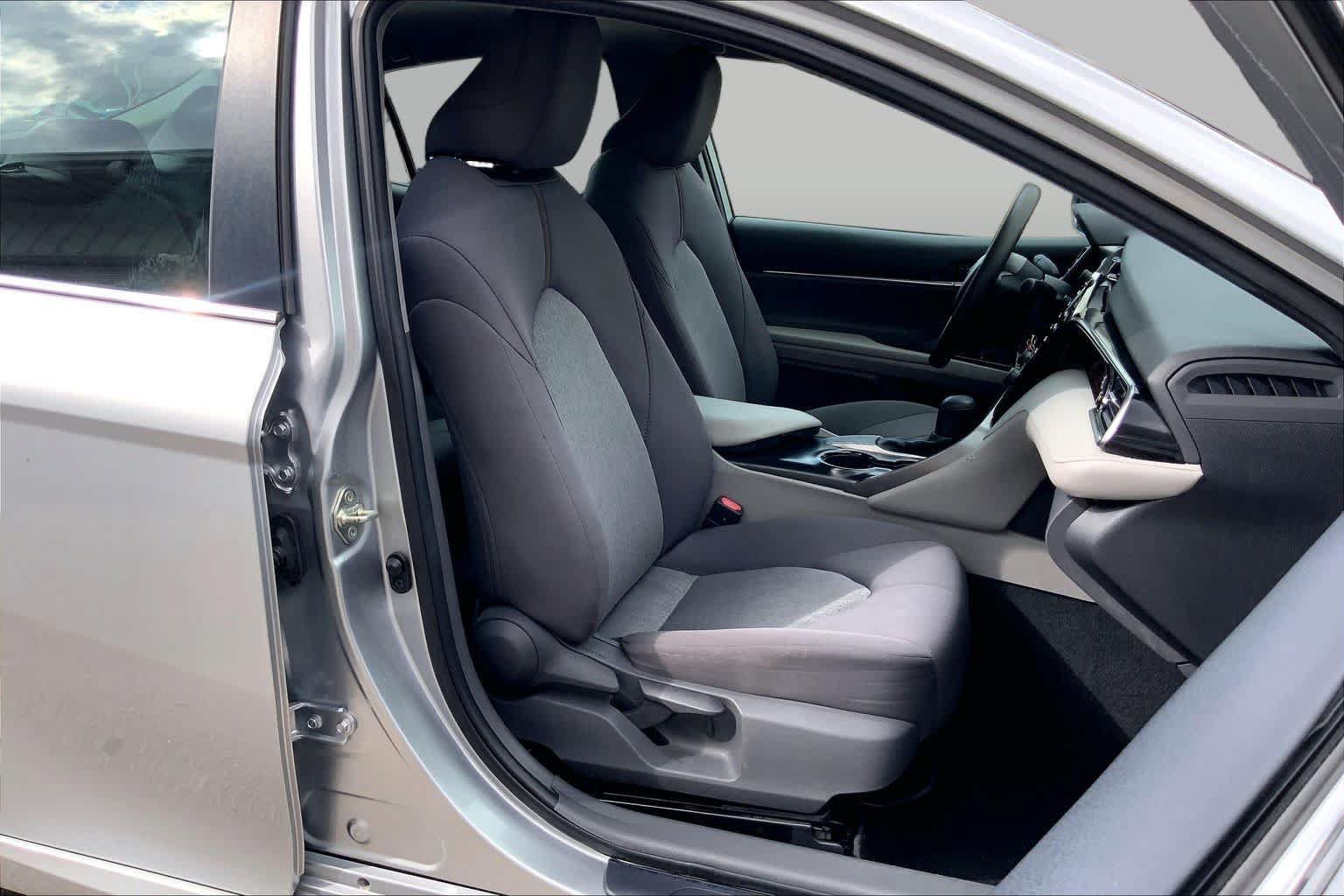 Used 2020 Toyota Camry LE FWD image 9