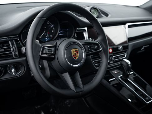Certified 2026 Porsche Macan AWD/4WD image 15