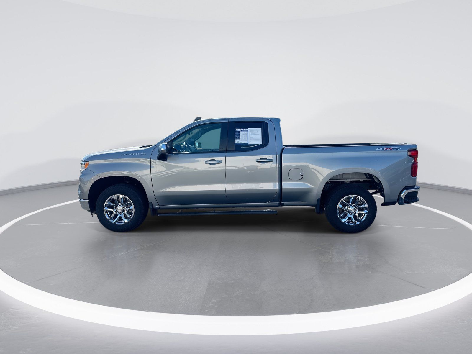 Used 2023 Chevrolet Silverado 1500 LT AWD/4WD image 6