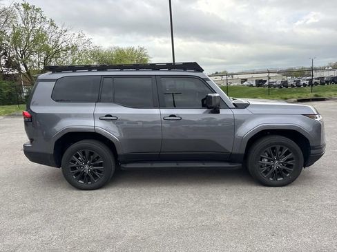 Used 2025 Lexus GX 550 w/ Accessory Package (2T) image 8