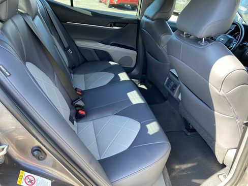 Used 2019 Toyota Camry XLE w/ Navigation Package FWD image 21
