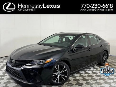 Used 2020 Toyota Camry SE FWD image 1