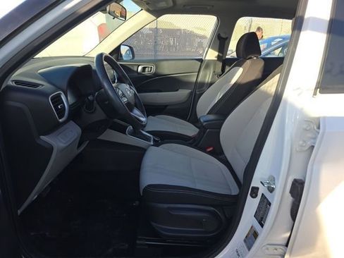 Used 2024 Hyundai Venue SEL image 6