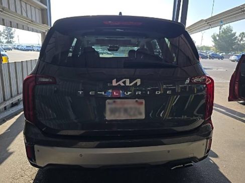 Used 2024 Kia Telluride S w/ S Sunroof Package FWD image 4