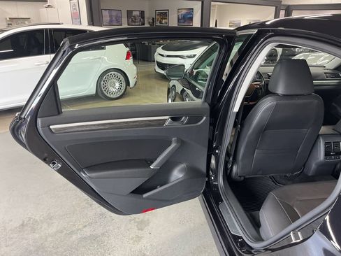 Used 2018 Volkswagen Passat 2.0T SE FWD image 39