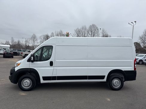 Used 2025 RAM ProMaster 2500 w/ Convenience Group image 2