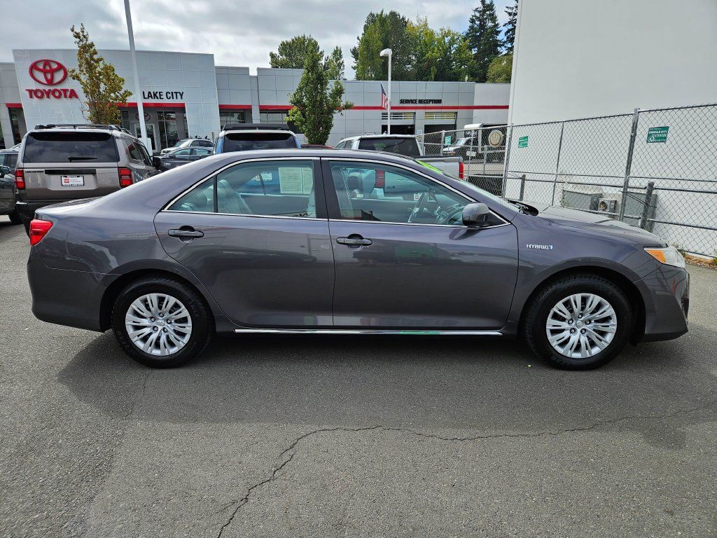 Used 2014 Toyota Camry LE FWD image 2