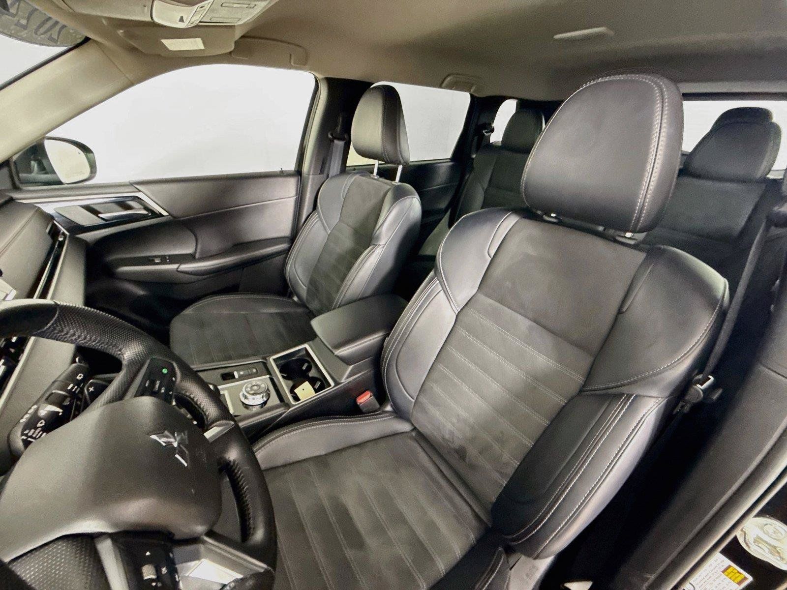 Used 2024 Mitsubishi Outlander SE Black Edition AWD/4WD image 5