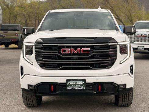 Used 2025 GMC Sierra 1500 AT4 w/ Technology Package AWD/4WD image 2