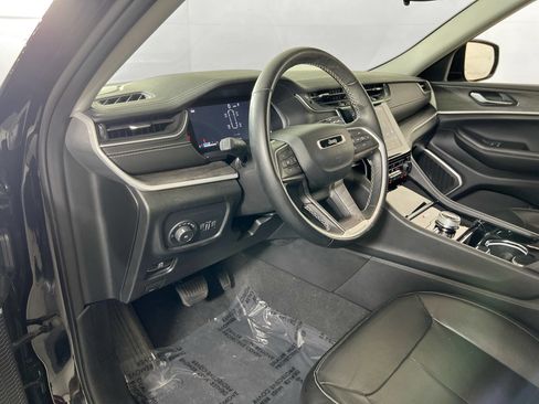 Used 2022 Jeep Grand Cherokee Limited image 9