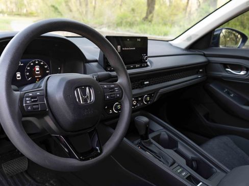 Used 2025 Honda Accord SE image 17