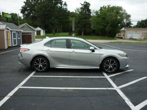 Used 2020 Toyota Camry SE AWD/4WD image 7