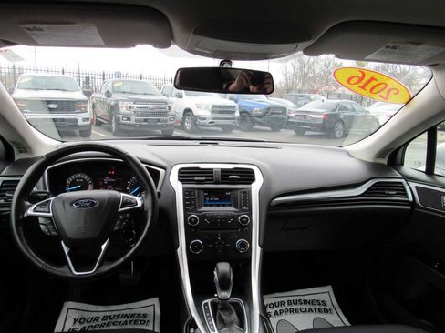 Used 2016 Ford Fusion SE w/ Equipment Group 201A image 11