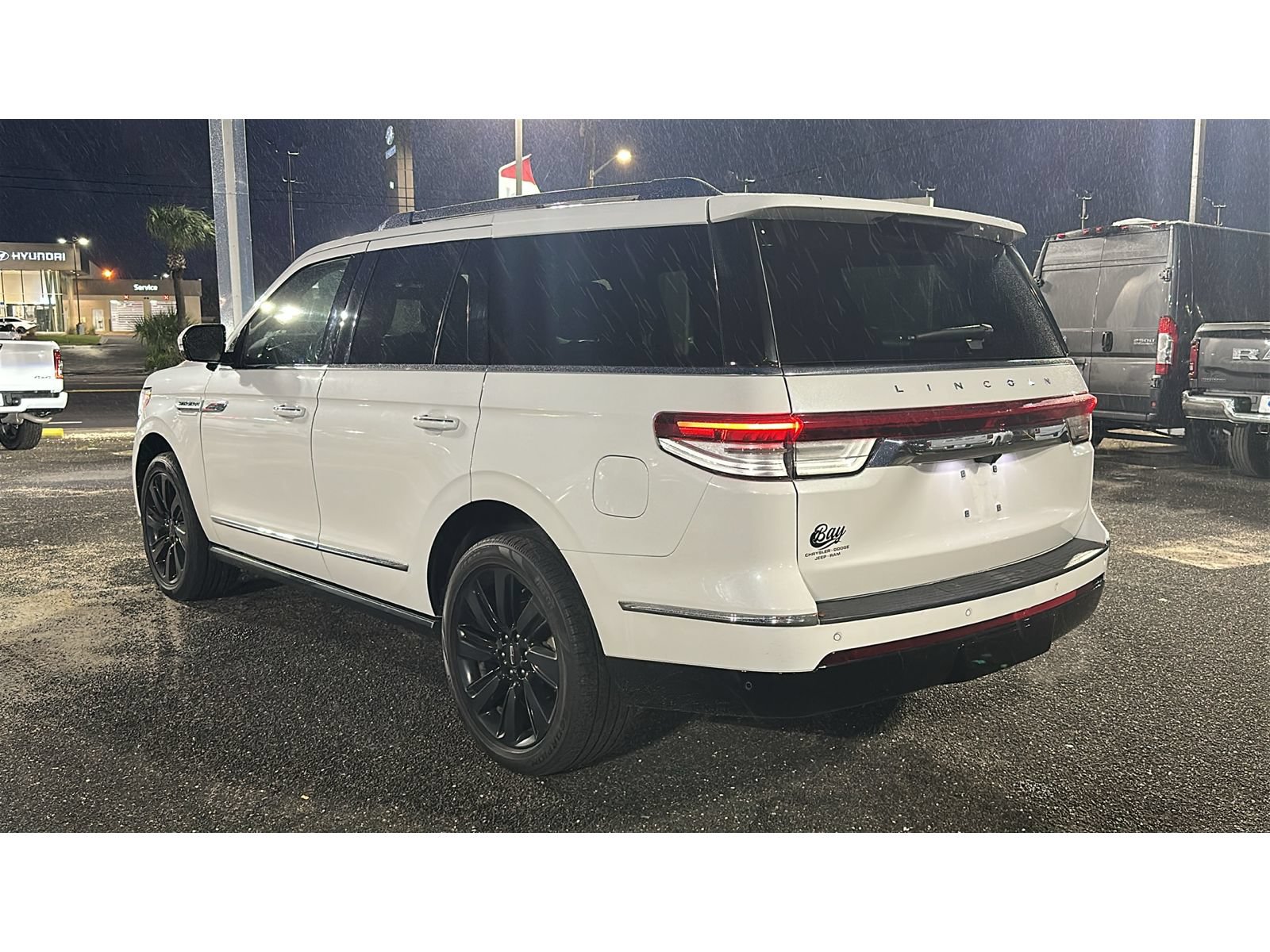 Used 2022 Lincoln Navigator Reserve AWD/4WD image 4