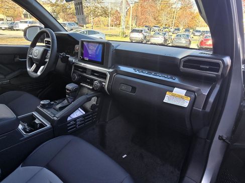 New 2025 Toyota Tacoma TRD Off-Road image 15