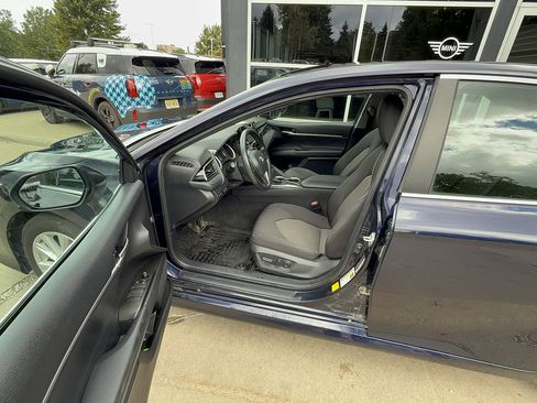 Used 2022 Toyota Camry LE FWD image 5