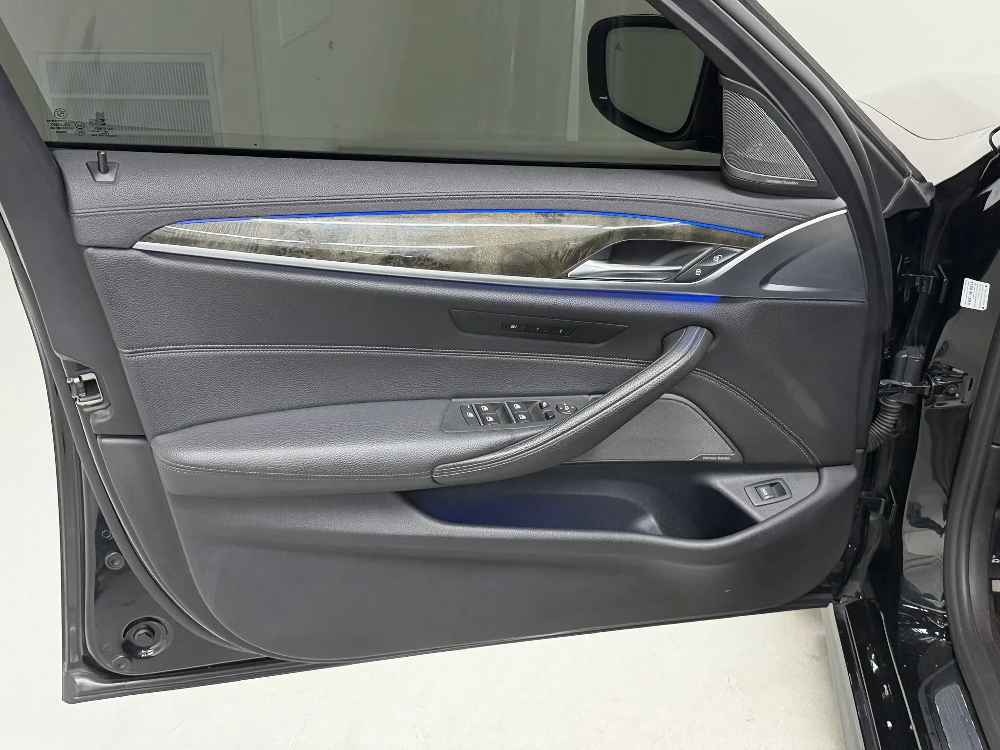 Used 2020 BMW M550i xDrive AWD/4WD image 68