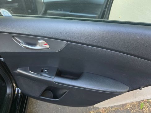 Used 2020 Kia Forte LXS FWD image 22