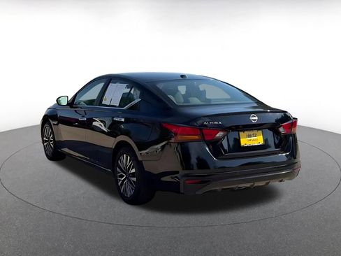 Used 2025 Nissan Altima 2.5 SV FWD image 11