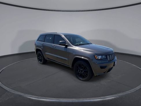 Used 2021 Jeep Grand Cherokee Laredo X AWD/4WD image 2