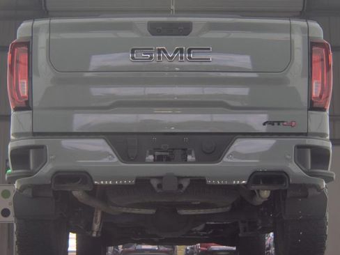 Used 2024 GMC Sierra 1500 AT4 w/ Technology Package AWD/4WD image 9