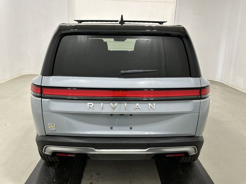 Used 2024 Rivian R1S Adventure AWD/4WD image 4