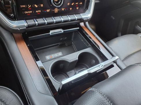 Used 2025 GMC Yukon XL Denali image 30