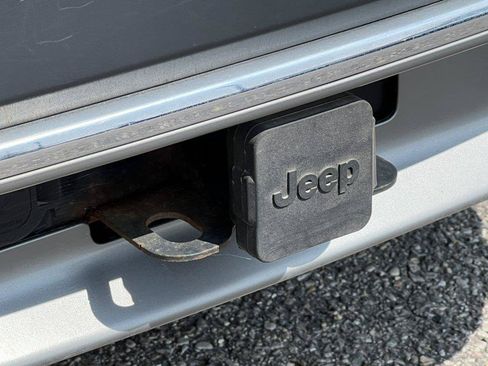 Used 2019 Jeep Cherokee Limited w/ Trailer Tow Group AWD/4WD image 5
