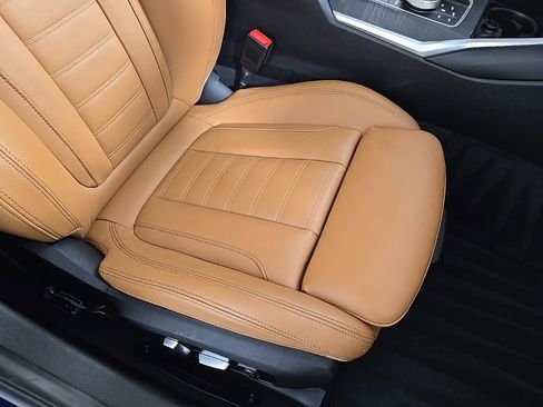 Used 2019 BMW 330i xDrive Sedan w/ Premium Package image 18